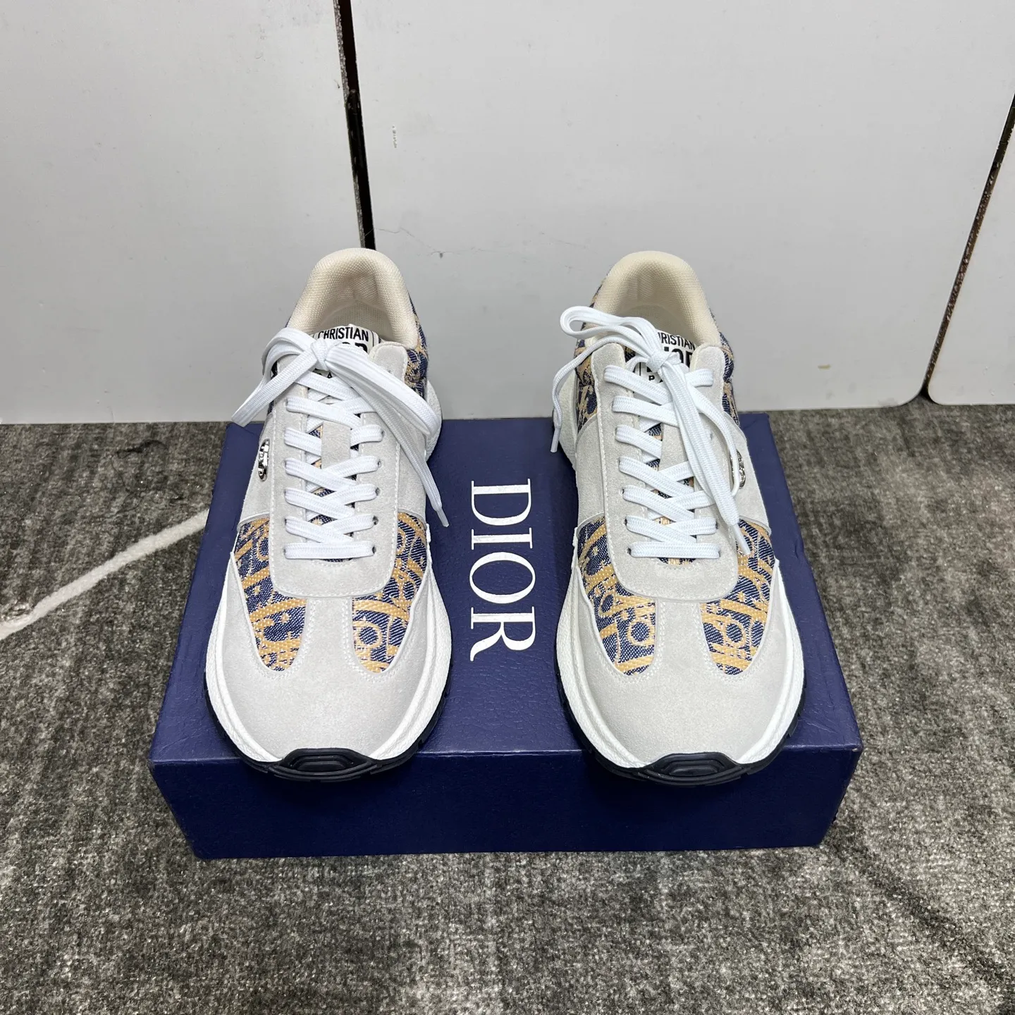 Factory price: 438💰【DIAo·Dior】Original quality.~ Unique modern style sneakers. 🏃A must-have casual shoe for trendy men😍😍 Original brand imported from Italy, imported original leather, sheep lining (refuses to discolor and grind feet) Sole: Original sole provided by the original factory, French lazy style design ⚠️Fit to the feet, original quality, super comfortable original sole. It’s like shooting the real thing 🎬The real thing is better, high-quality sneakers, size: 38-44, custom-made 45